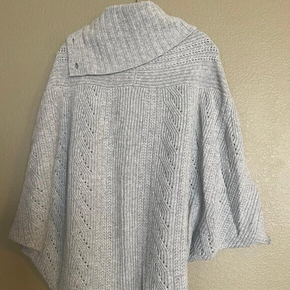 CASHMERE SPLIT NECK CAPLET- NEIMAN MARCUS - Picture 4 of 6
